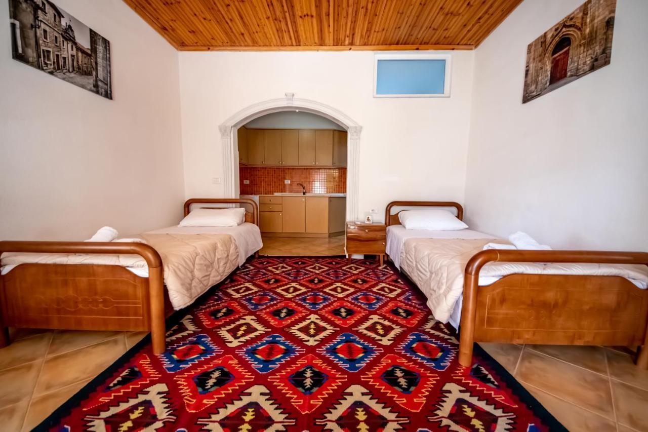 Guest House Garden Gjirokastër Екстериор снимка