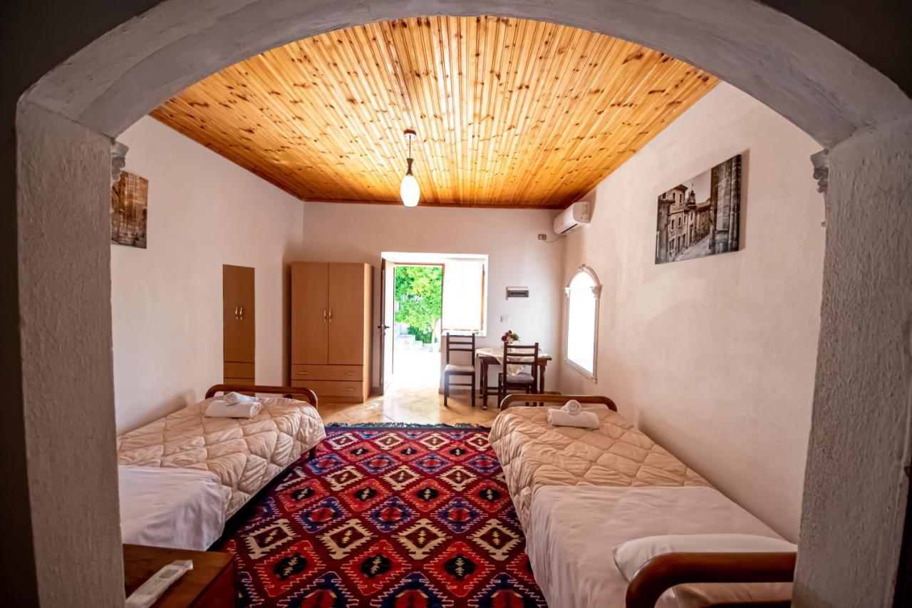 Guest House Garden Gjirokastër Екстериор снимка