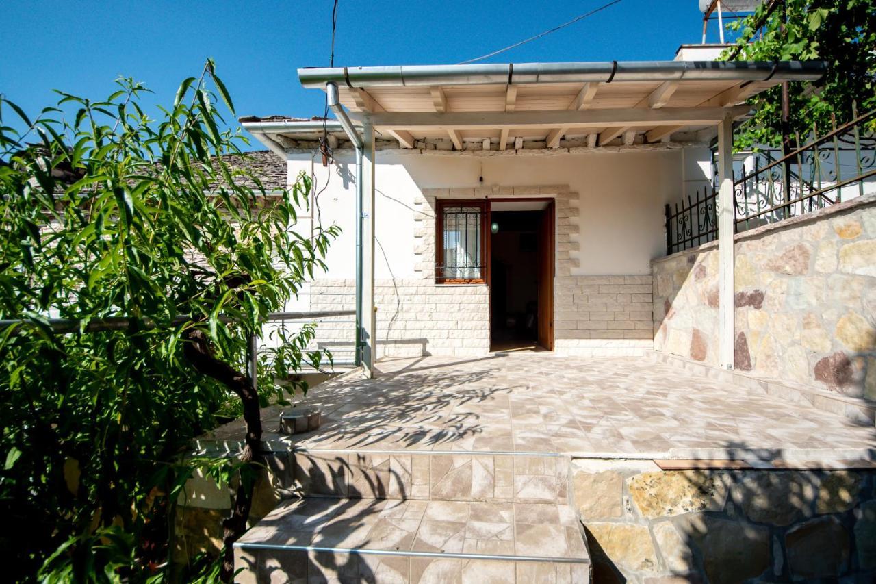 Guest House Garden Gjirokastër Екстериор снимка
