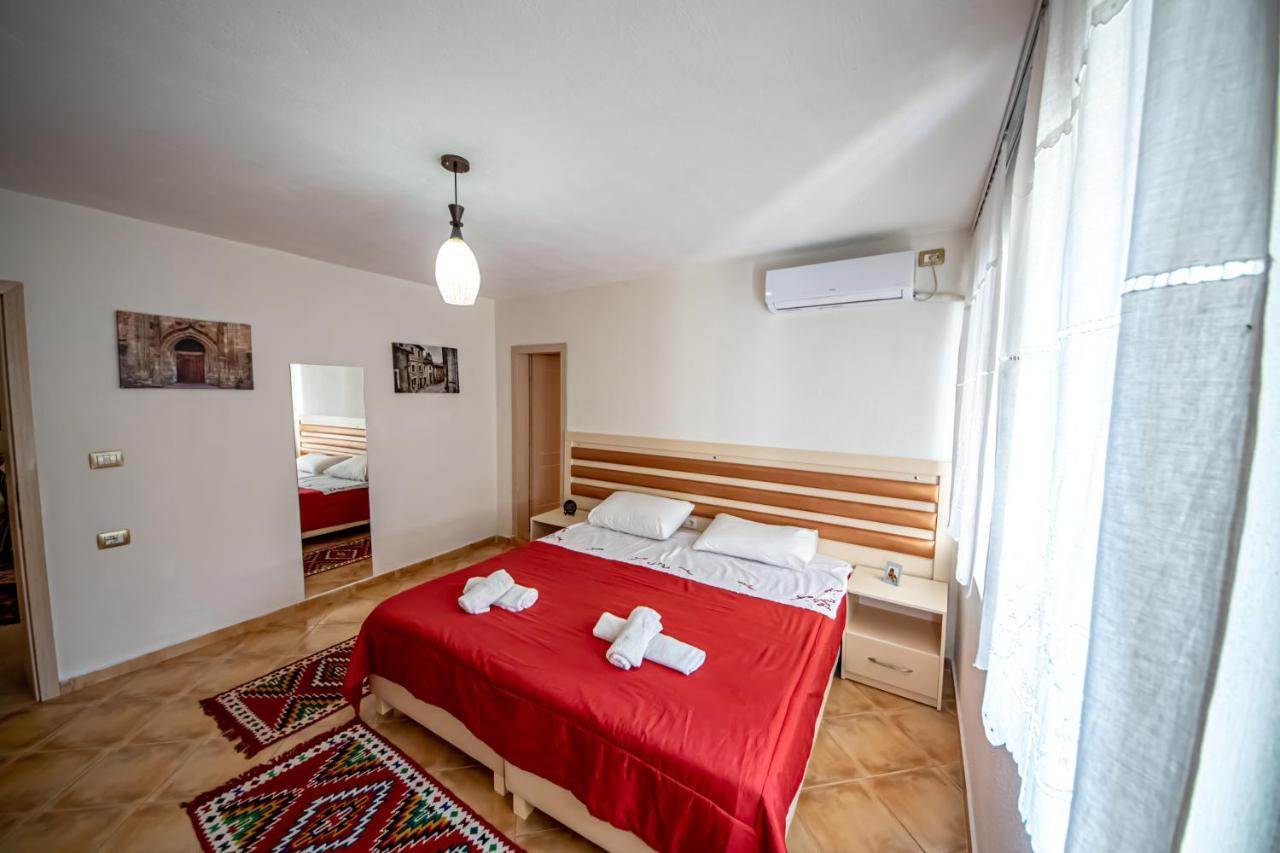 Guest House Garden Gjirokastër Екстериор снимка